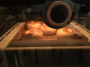 烤箱上火200度，下火180度，烤15-18分钟