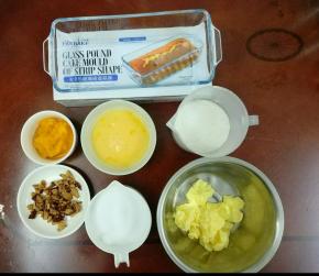 首先把材料都称重好
南瓜泥事先去皮去籽，隔水蒸熟，勺子碾压成泥，放凉。