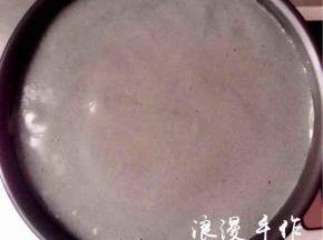 反复直到蛋糕糊用完。入烤箱150度，一小时