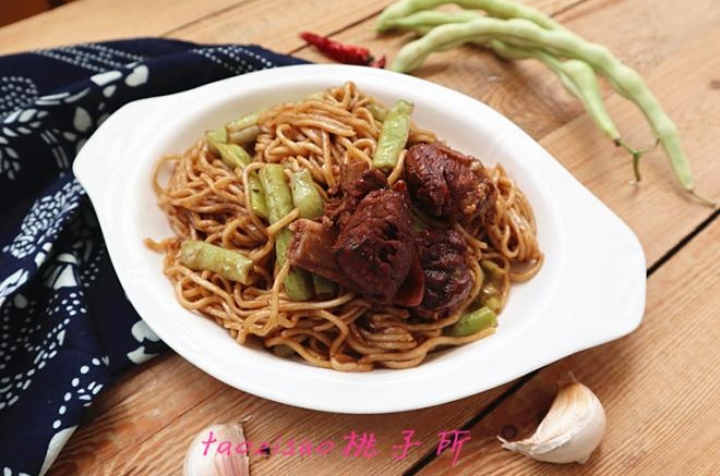 猪肉豆角焖面