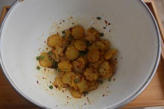 趁热马上加入所有的配料。摇晃搅拌均匀。