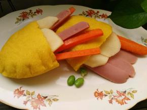 我在口袋里装了火腿盐方、胡萝卜、苹果。一口咬下去真爽