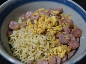 加入事先炒好的配菜