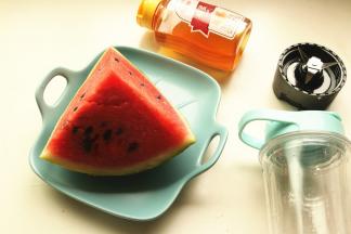 准备好ACA料理机和西瓜。