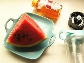 准备好ACA料理机和西瓜。