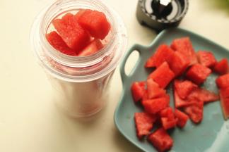 加入料理杯里。