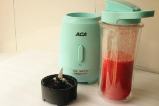 这一步，就是好喝的西瓜汁了，换上随身杯的盖子就可以带着出门了。是不是超级方便。