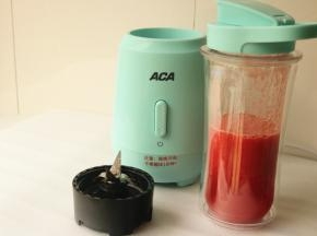 这一步，就是好喝的西瓜汁了，换上随身杯的盖子就可以带着出门了。是不是超级方便。