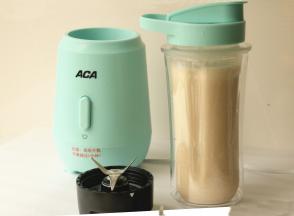 换下刀头，拧上杯盖，就可以带着出门了，超级方便。