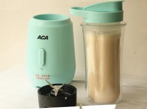 换下刀头，拧上杯盖，就可以带着出门了，超级方便。