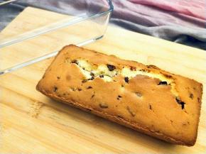 烤熟后，稍微晾凉，倒扣脱模，我没有抹黄油这款模具非常好脱模