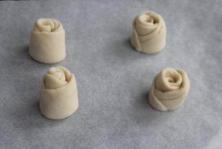 竖起来就是玫瑰花的模样了。