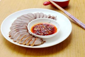 摆上盘即可上桌咯。