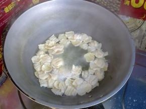 把小麦蛋白片也煮三分钟。