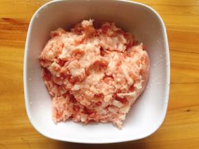 搅的非常的细，喜欢吃有颗粒感，可以用手切成小块