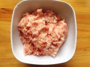 搅的非常的细，喜欢吃有颗粒感，可以用手切成小块