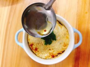 撒上葱花，淋上少许香油即可