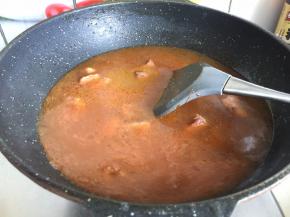 倒入温水后（千万不要加冷水，肉会缩，味道也不好）