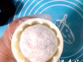 放入模具中
