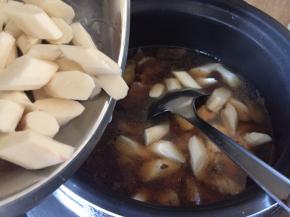 电压力锅，程序结束，放气，加入山药；