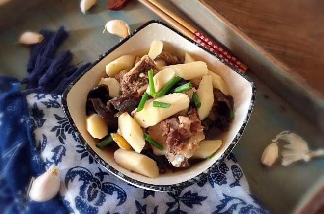 山药黑木耳炖骨头