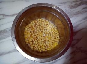 冷水泡发2小时以上，天热放入冰箱冷藏呦