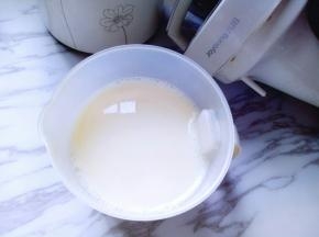 这样豆浆就可以了，根据自己喜欢加入糖。