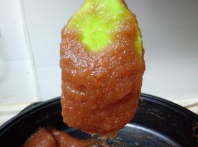 提起刮刀，上面是一层厚厚的糊，糊挂在刮刀上即可