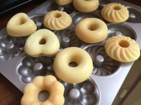 程序结束，戴上手套拿出，倒扣，就轻松脱模；