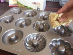 模具，用点油擦下；