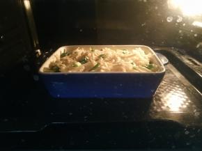 烤箱200度10~15分钟左右，看到芝士融化及有一点点焦黄就好。