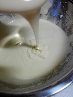 此时蛋糕糊很细腻