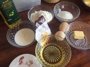 准备好所有食材，称量好；