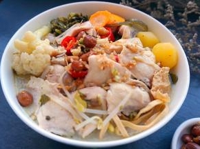 装碗，淋入花生米花椒油