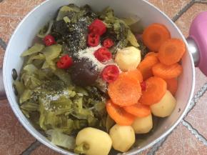 加入半个切小块的红辣椒