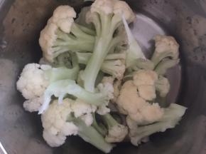花椰菜掰小块洗净