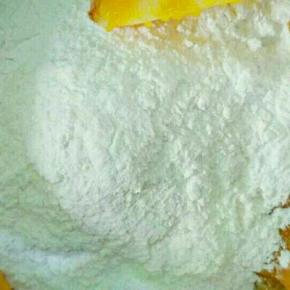 加入糯米粉和面粉搅匀。