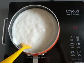 煮到椰奶冻液烧开冒泡关火