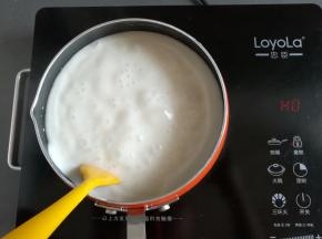 煮到椰奶冻液烧开冒泡关火