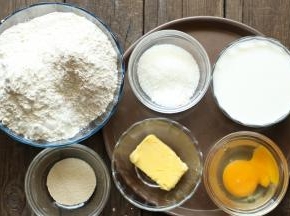 以上配方适用于学厨金色不沾法棍面包模具一份的用量。
准备好所以食材，夏天牛奶最好是冷藏的