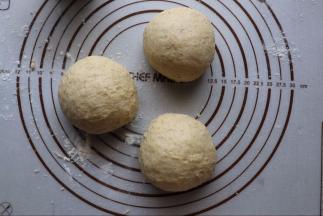 均匀分成三等份。