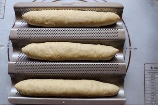 放入学厨法棍面包不沾模具中……自然常温发酵25分钟