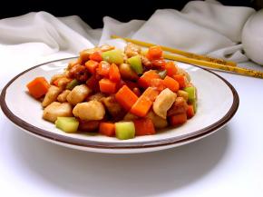 成品颜色搭配丰富，配碗大米饭，美美哒享用。