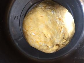 揉成光滑的面团；