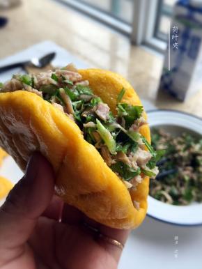 夹上香菜肉，就炒鸡好吃哦；