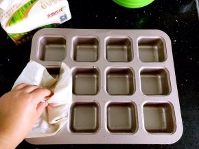 模具清洗后用天喜玫花纸巾擦拭干净，不能有水份。