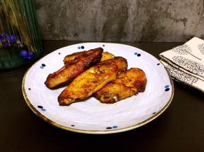 不放一滴油的烤鸡翅更健康。外皮酥脆、香辣过瘾。