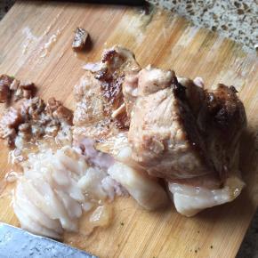 准备好压力锅炖好肉；