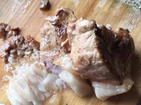 准备好压力锅炖好肉；