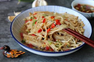 喜欢蒜香的味道，夏天吃蒜米可以解毒